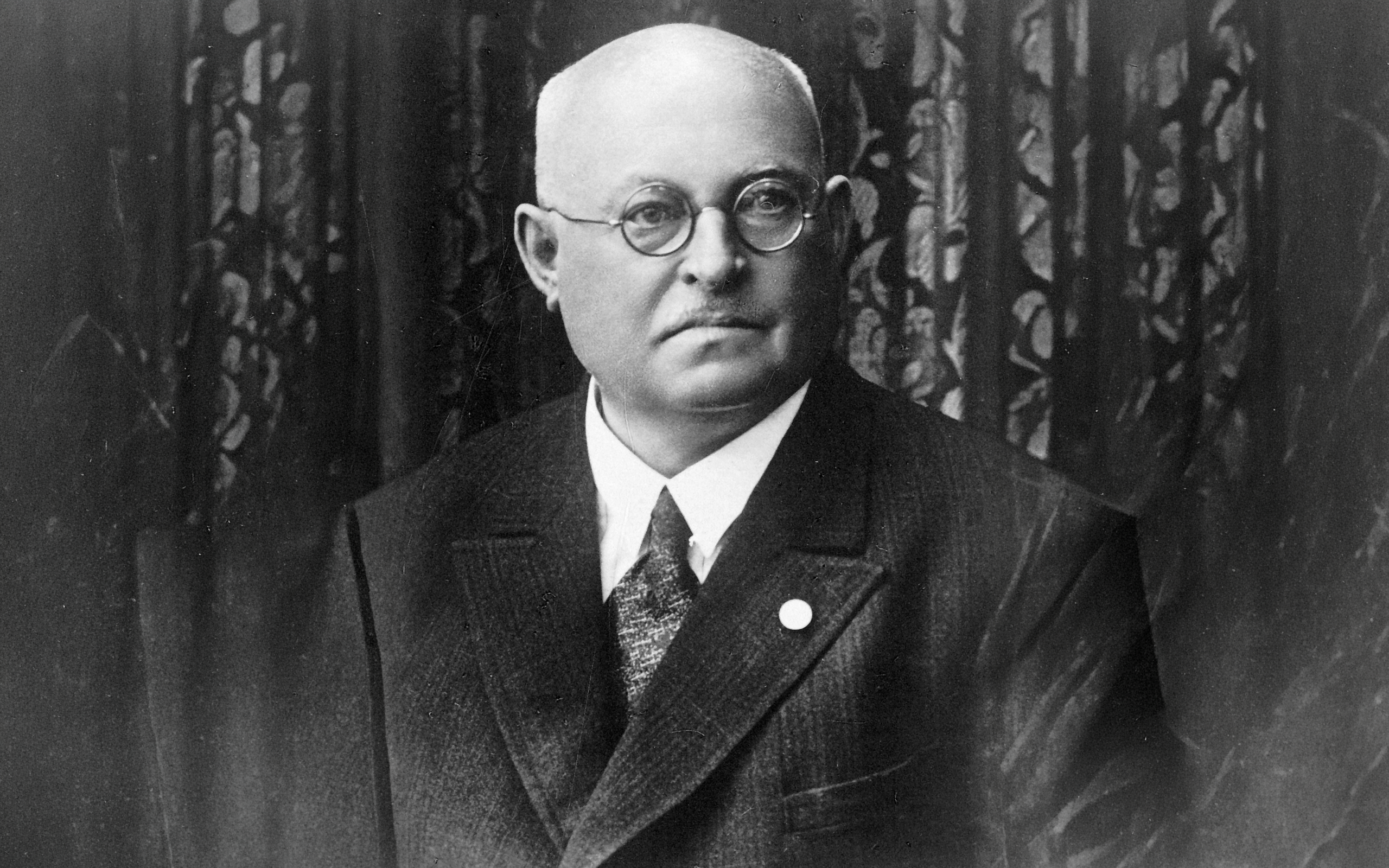 1906